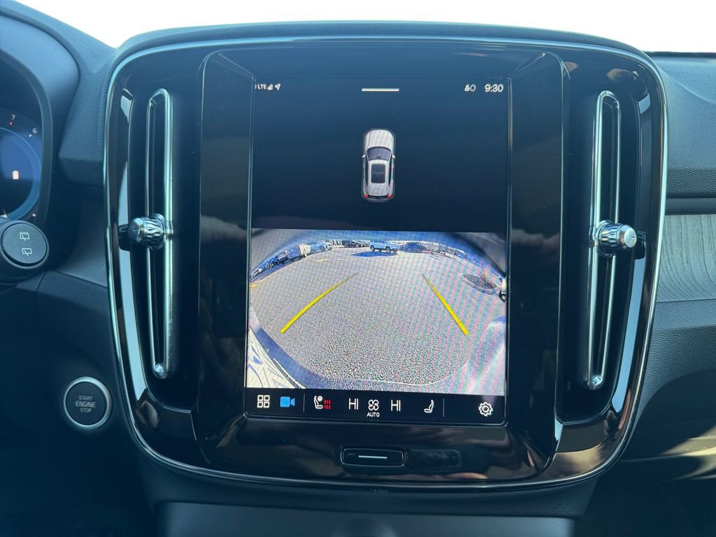 Certified 2025 Volvo XC40 B5 Core image 19