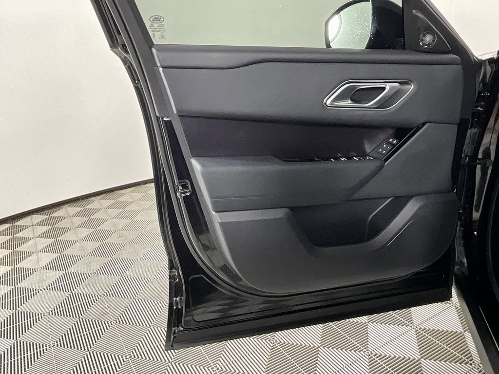 Used 2026 Land Rover Range Rover Velar Dynamic SE image 18