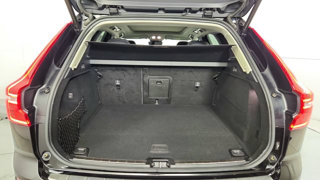 Certified 2023 Volvo XC60 T8 Plus AWD/4WD image 39