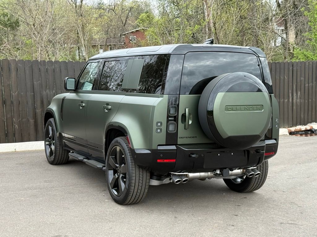 New 2026 Land Rover Defender 110 X-Dynamic SE image 3