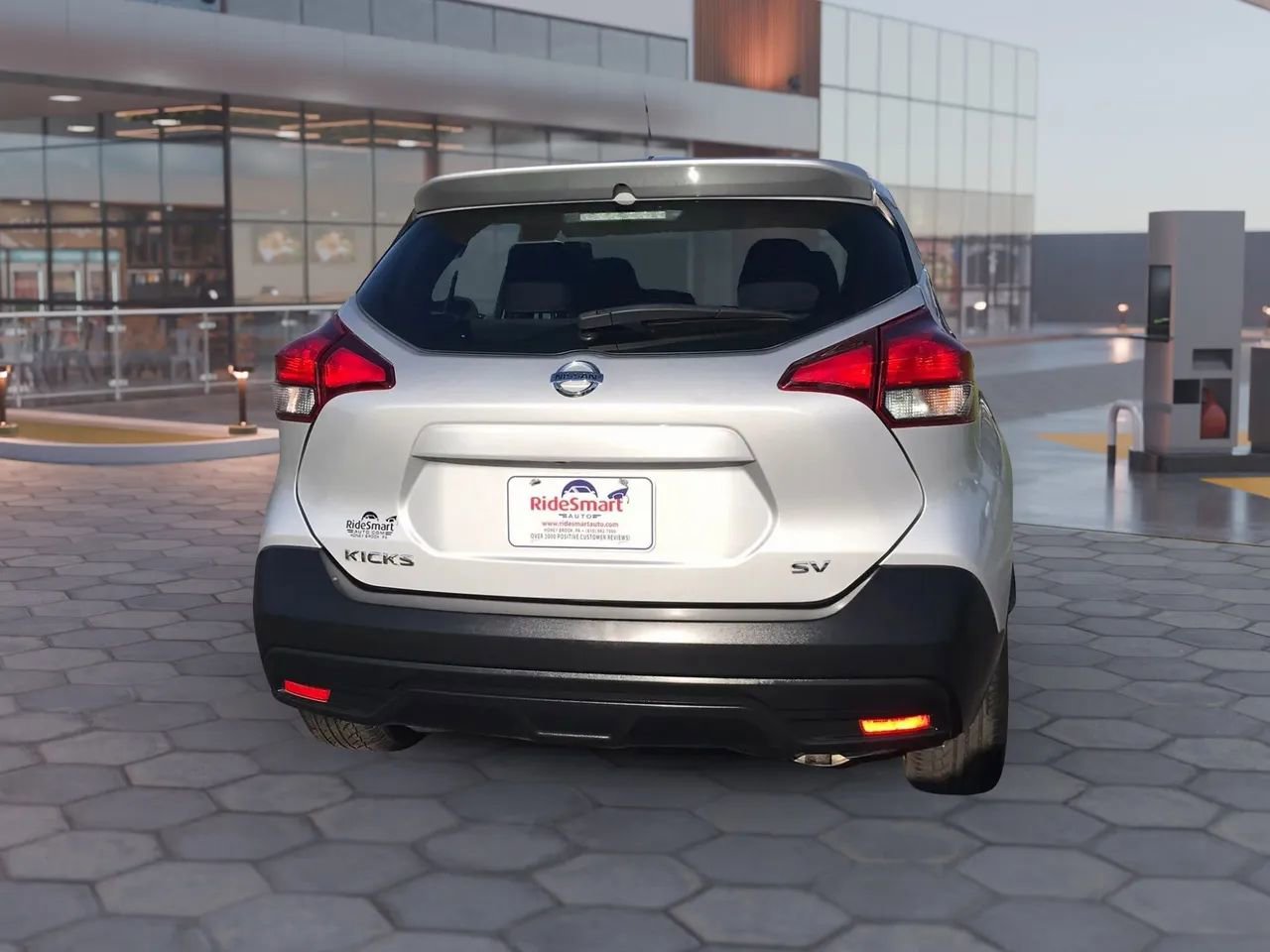 Used 2019 Nissan Kicks SV image 9