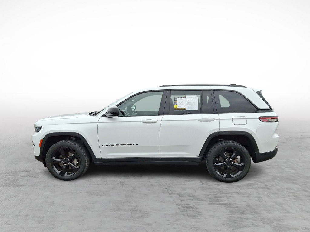 Certified 2023 Jeep Grand Cherokee Altitude AWD/4WD image 2