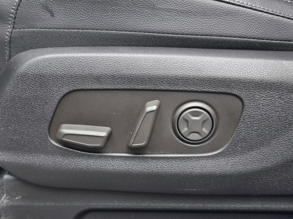 Certified 2025 Kia Carnival SX Prestige FWD image 23
