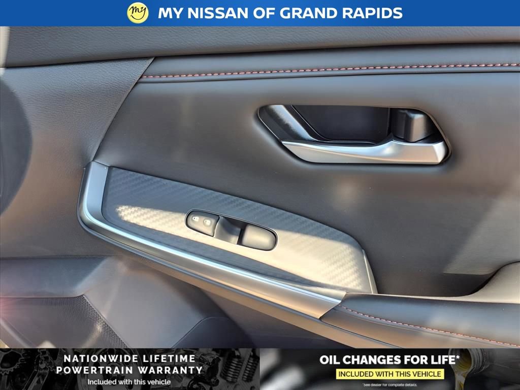 New 2025 Nissan Sentra SR w/ Midnight Edition image 14