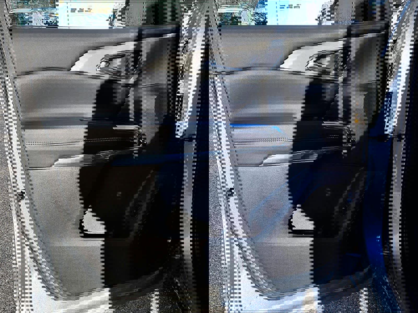 Used 2025 Chevrolet Traverse LT image 9