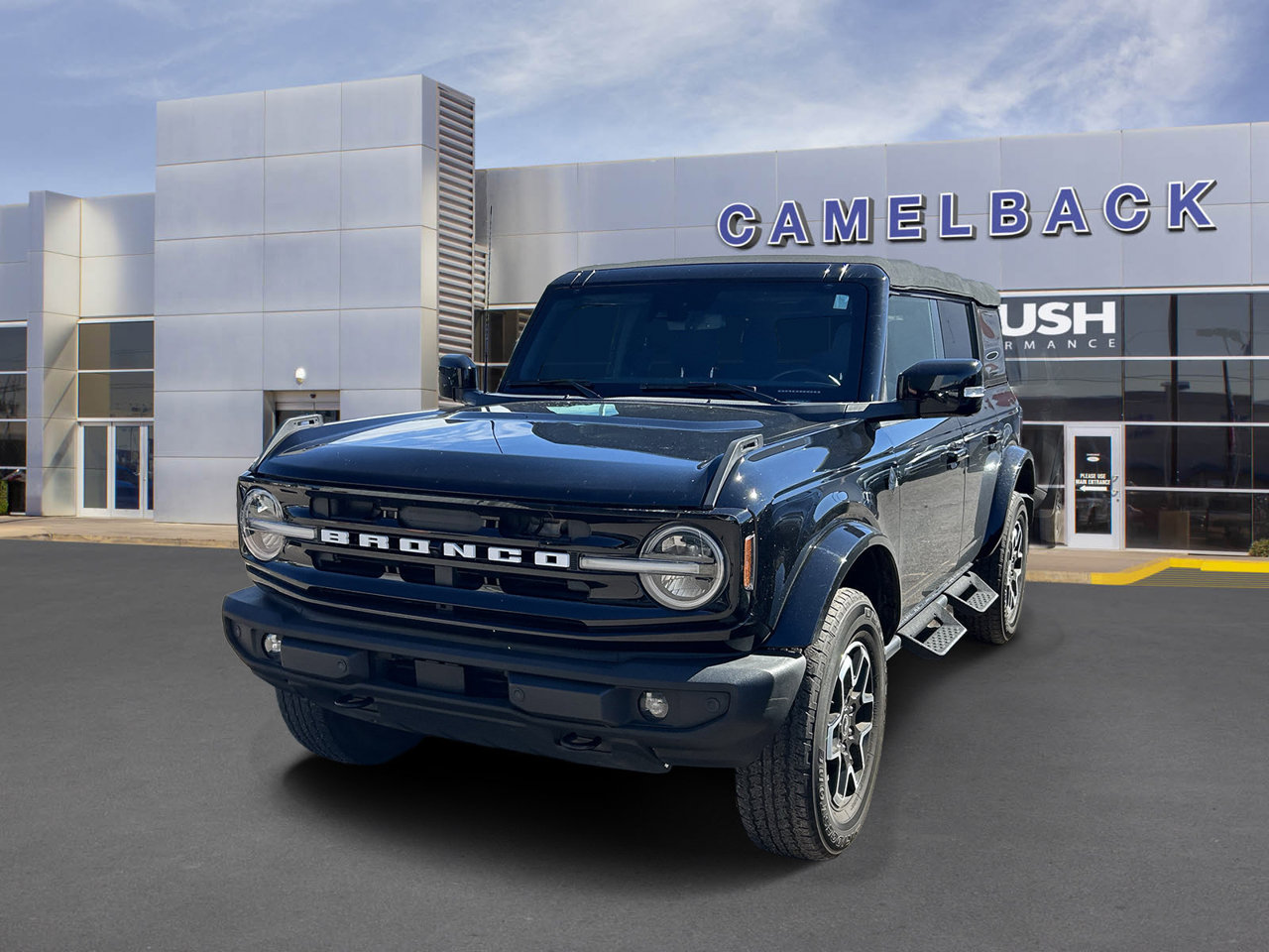 Used 2023 Ford Bronco Outer Banks AWD/4WD image 2