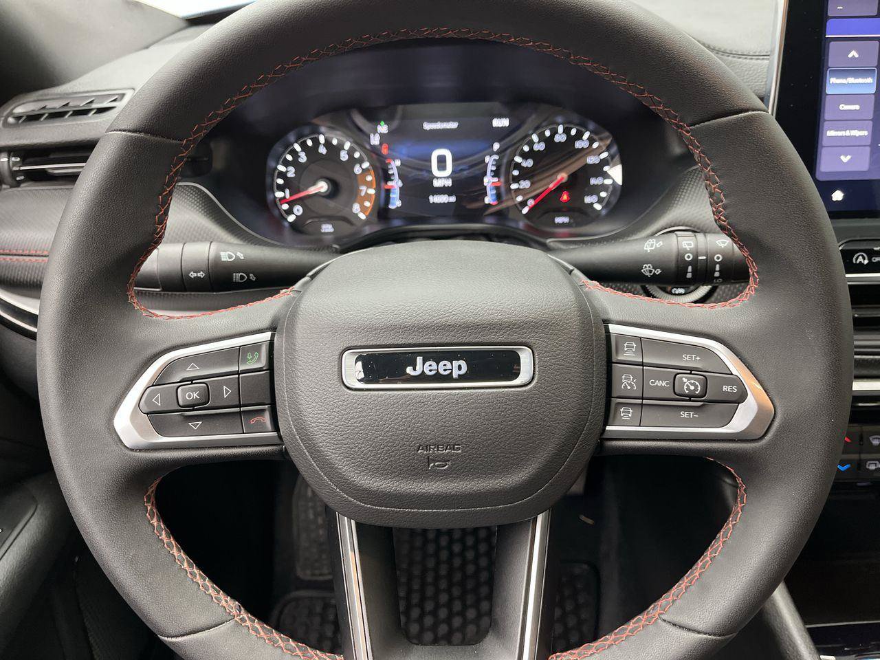Used 2025 Jeep Compass Trailhawk AWD/4WD image 12