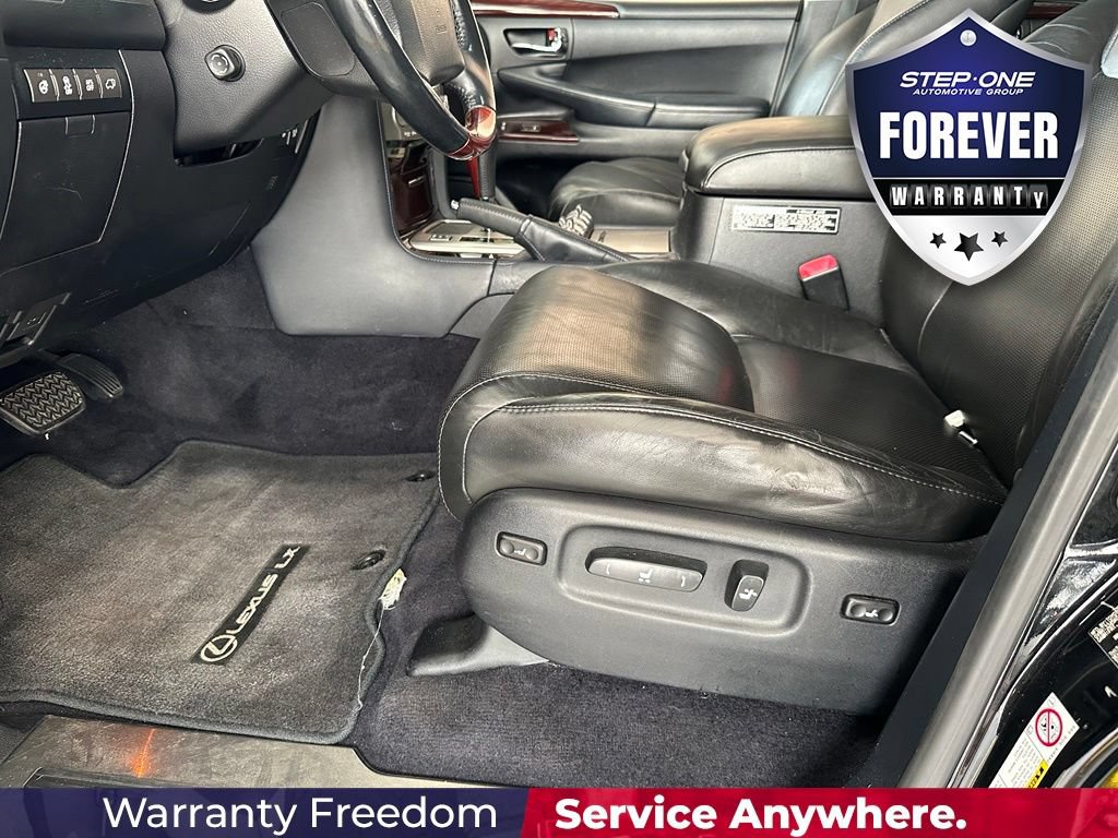 Used 2013 Lexus LX 570 4WD w/ Luxury Pkg w/Pre-crash image 13