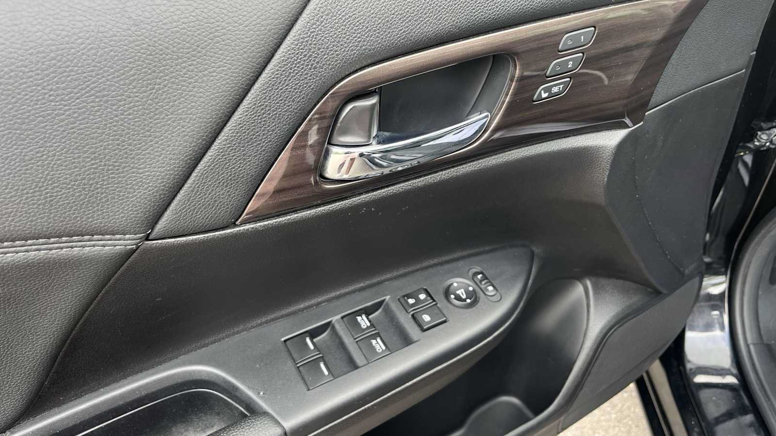 Used 2017 Honda Accord EX-L image 31