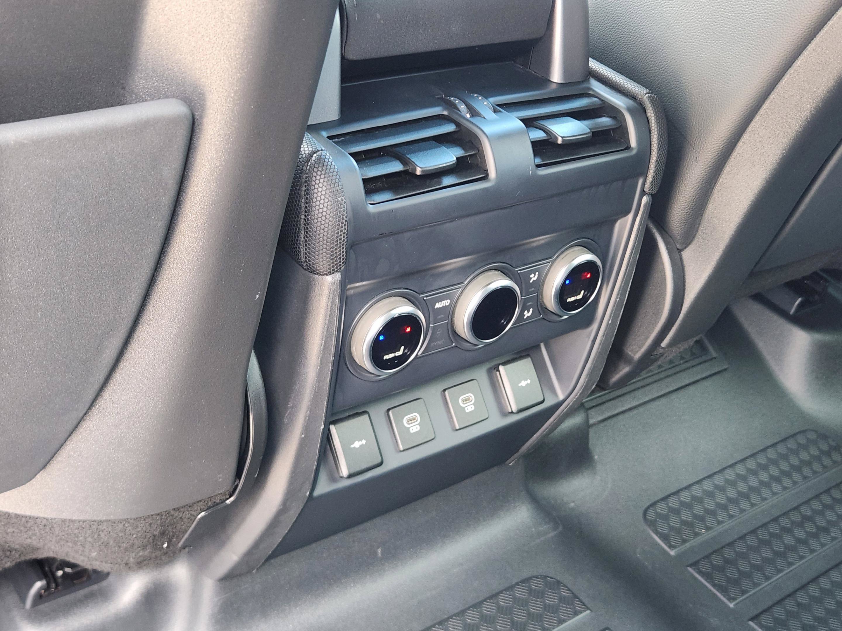 Certified 2021 Land Rover Defender 110 X-Dynamic SE AWD/4WD image 10