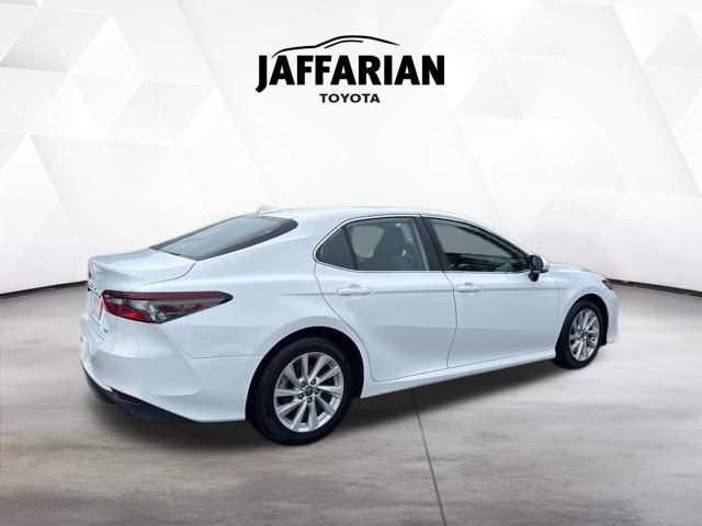 Certified 2022 Toyota Camry LE image 5