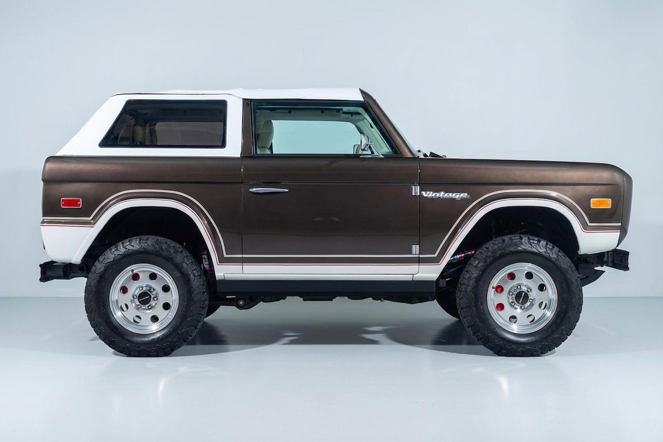 Used 2024 Ford Bronco Black Diamond image 5