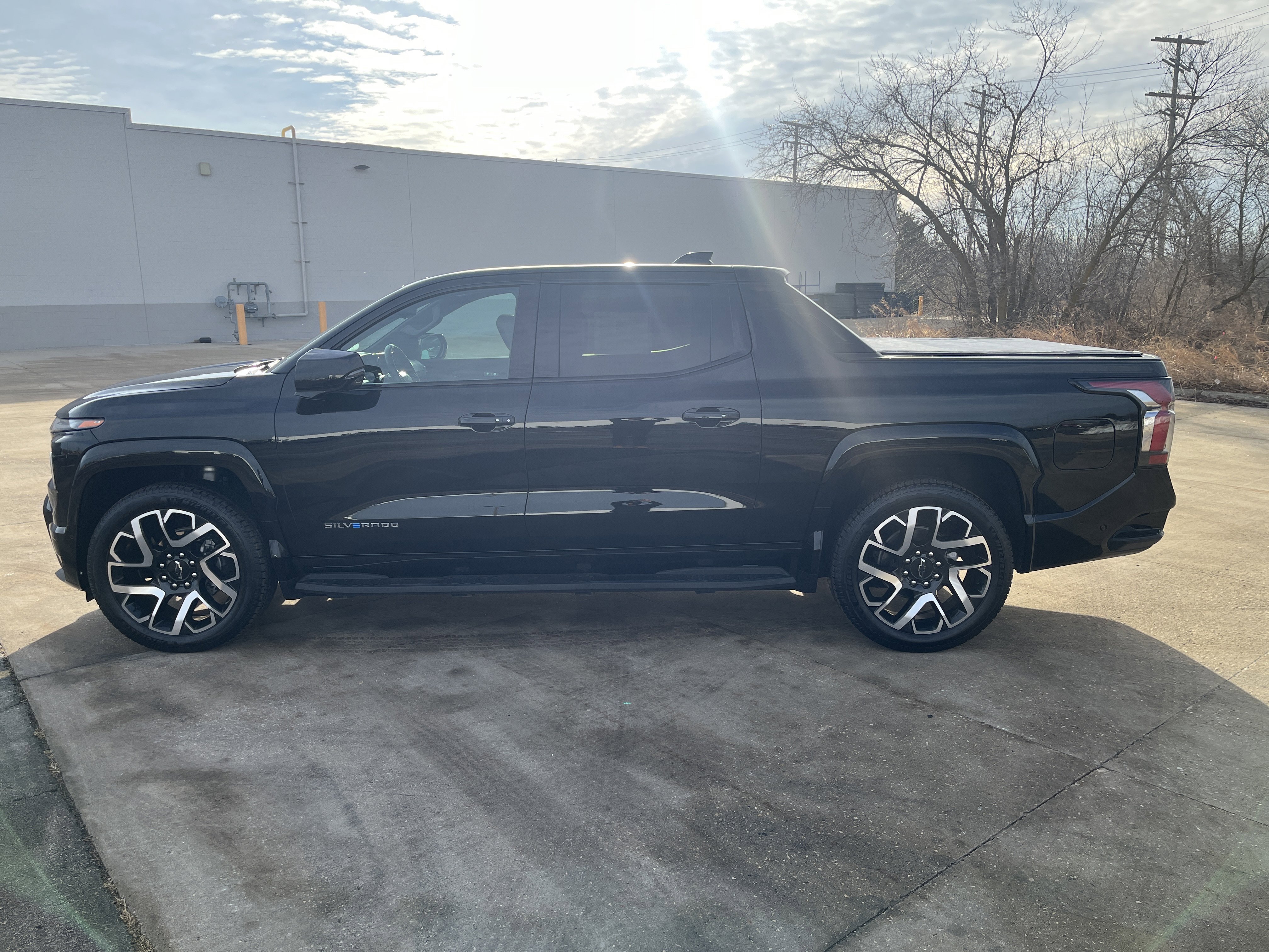Used 2024 Chevrolet Silverado EV RST image 3