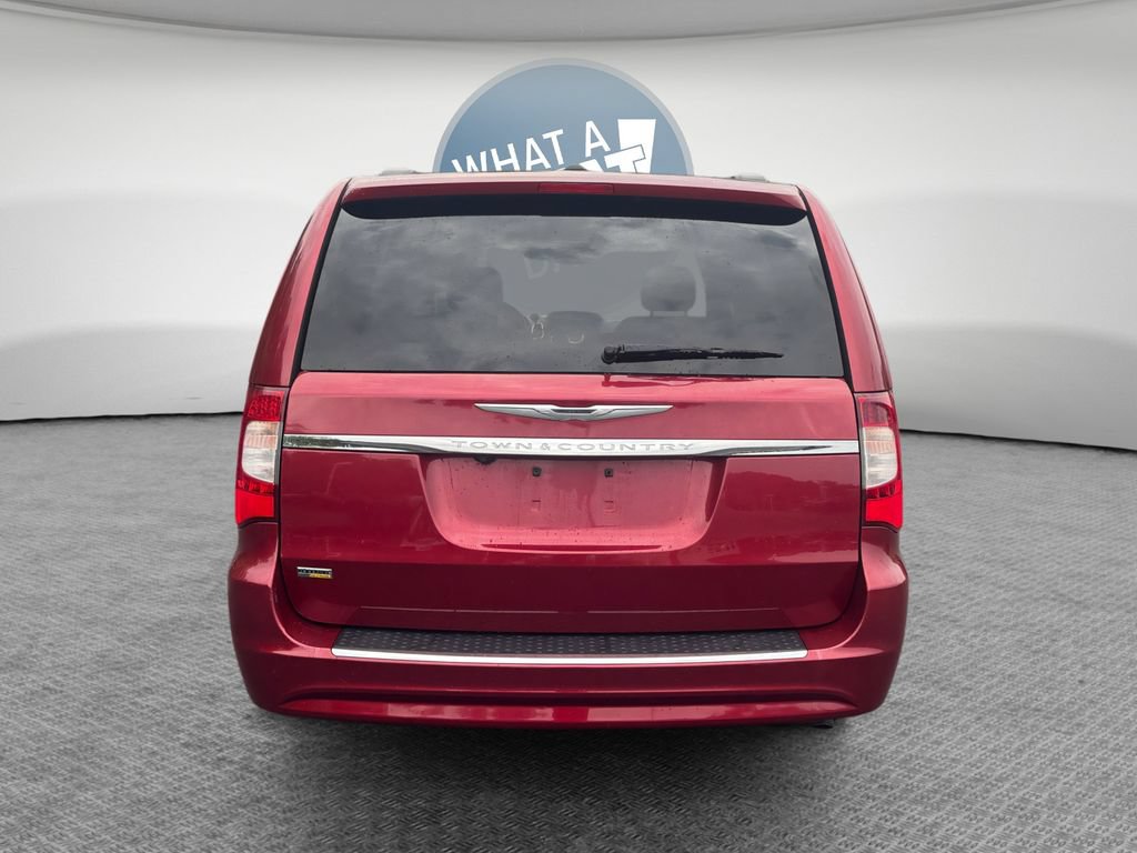 Used 2016 Chrysler Town & Country Touring FWD image 5