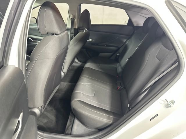 Used 2021 Hyundai Elantra SE image 25