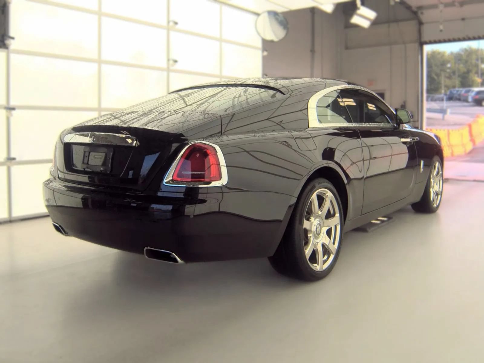 Used 2015 Rolls-Royce Wraith RWD image 9