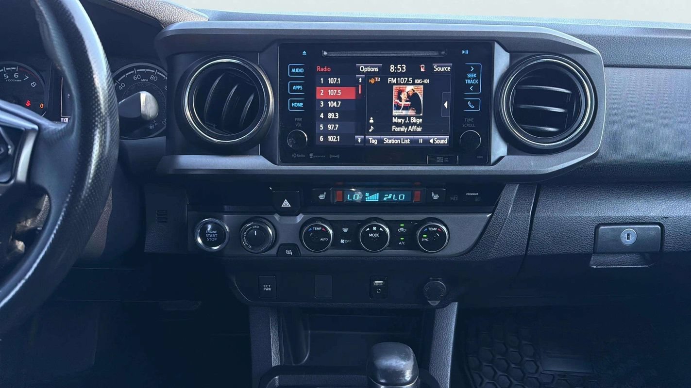 Used 2017 Toyota Tacoma TRD Sport AWD/4WD image 10