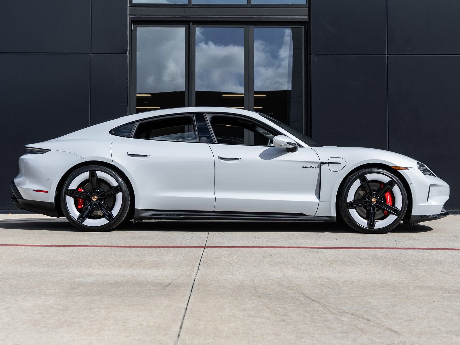 Used 2025 Porsche Taycan GTS image 12