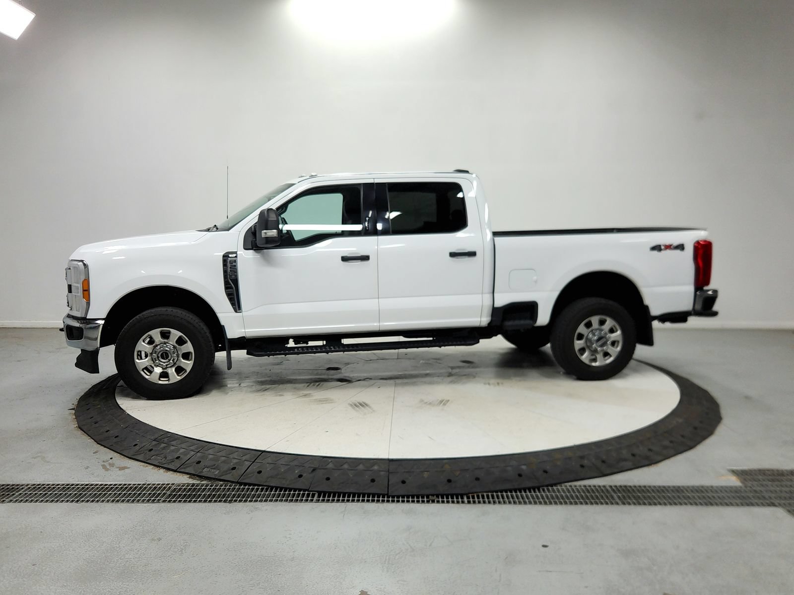 Used 2023 Ford F250 XLT AWD/4WD image 5