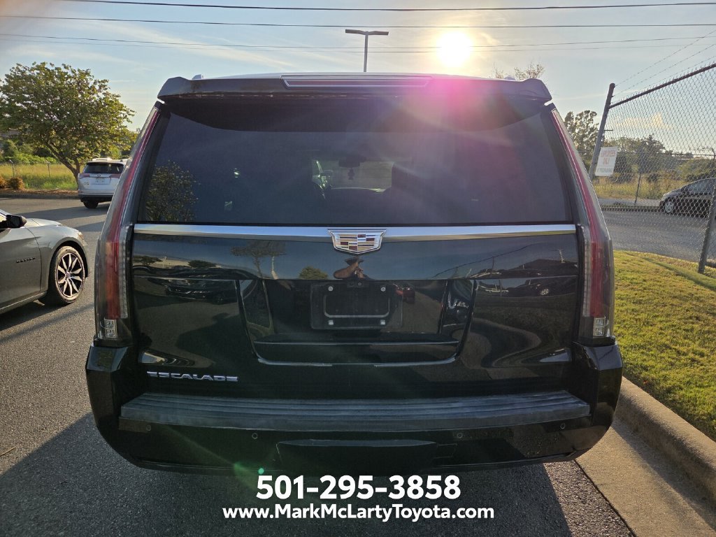 Used 2018 Cadillac Escalade Platinum AWD/4WD image 5