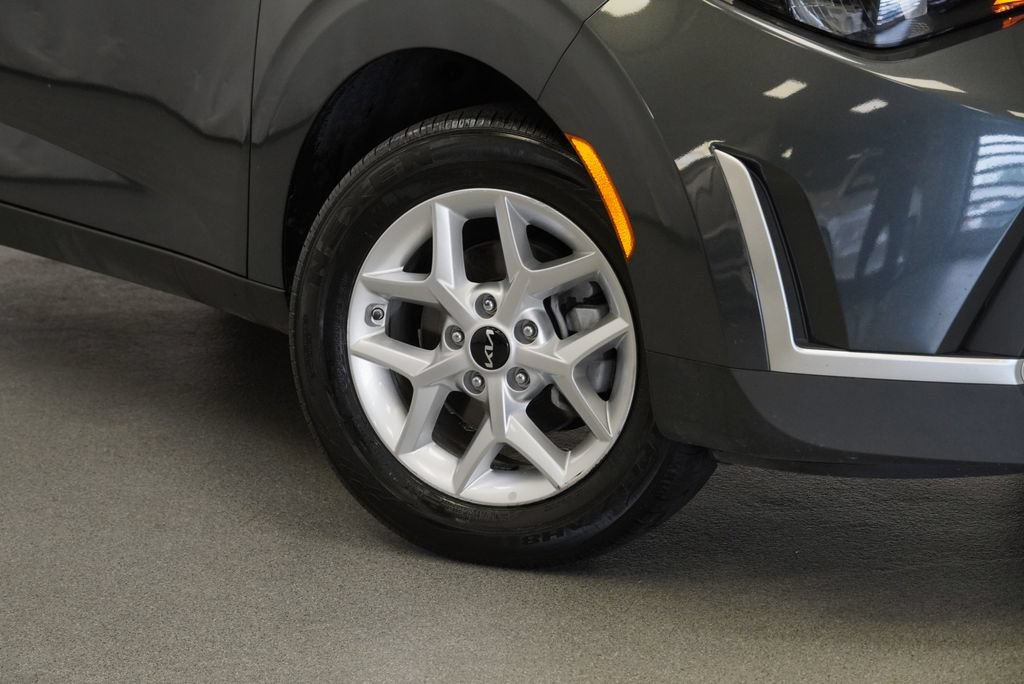 Used 2025 Kia Soul LX w/ LX Technology Package FWD image 10