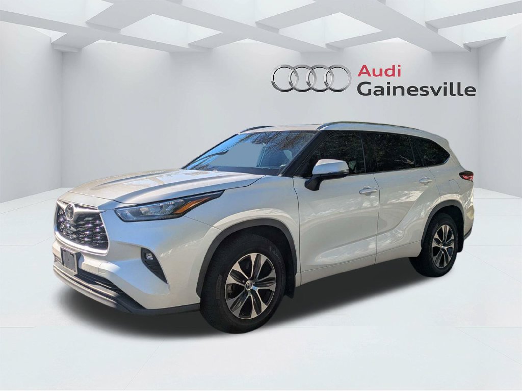 Used 2020 Toyota Highlander XLE AWD/4WD image 10