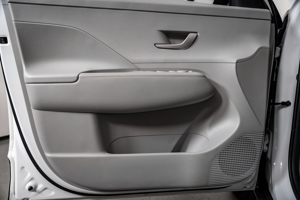 Certified 2025 Hyundai Kona SEL FWD image 22