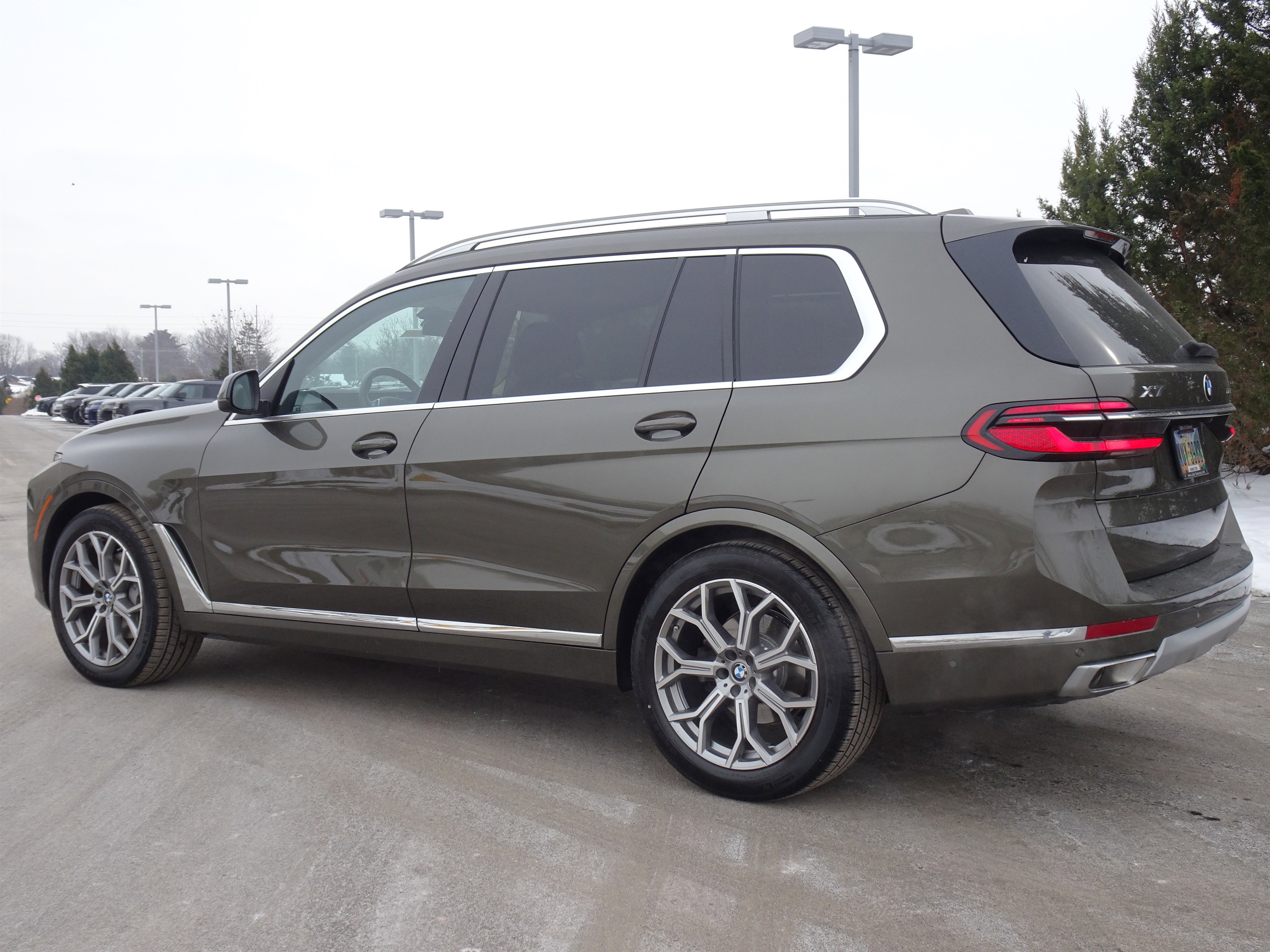 Used 2023 BMW X7 xDrive40i w/ Premium Package image 8