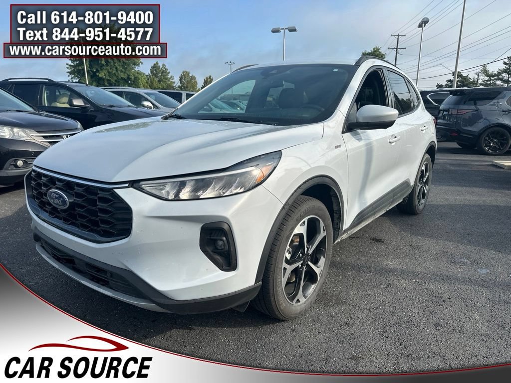 Used 2025 Ford Escape ST-Line Select w/ Tech Pack #2 AWD/4WD image 2