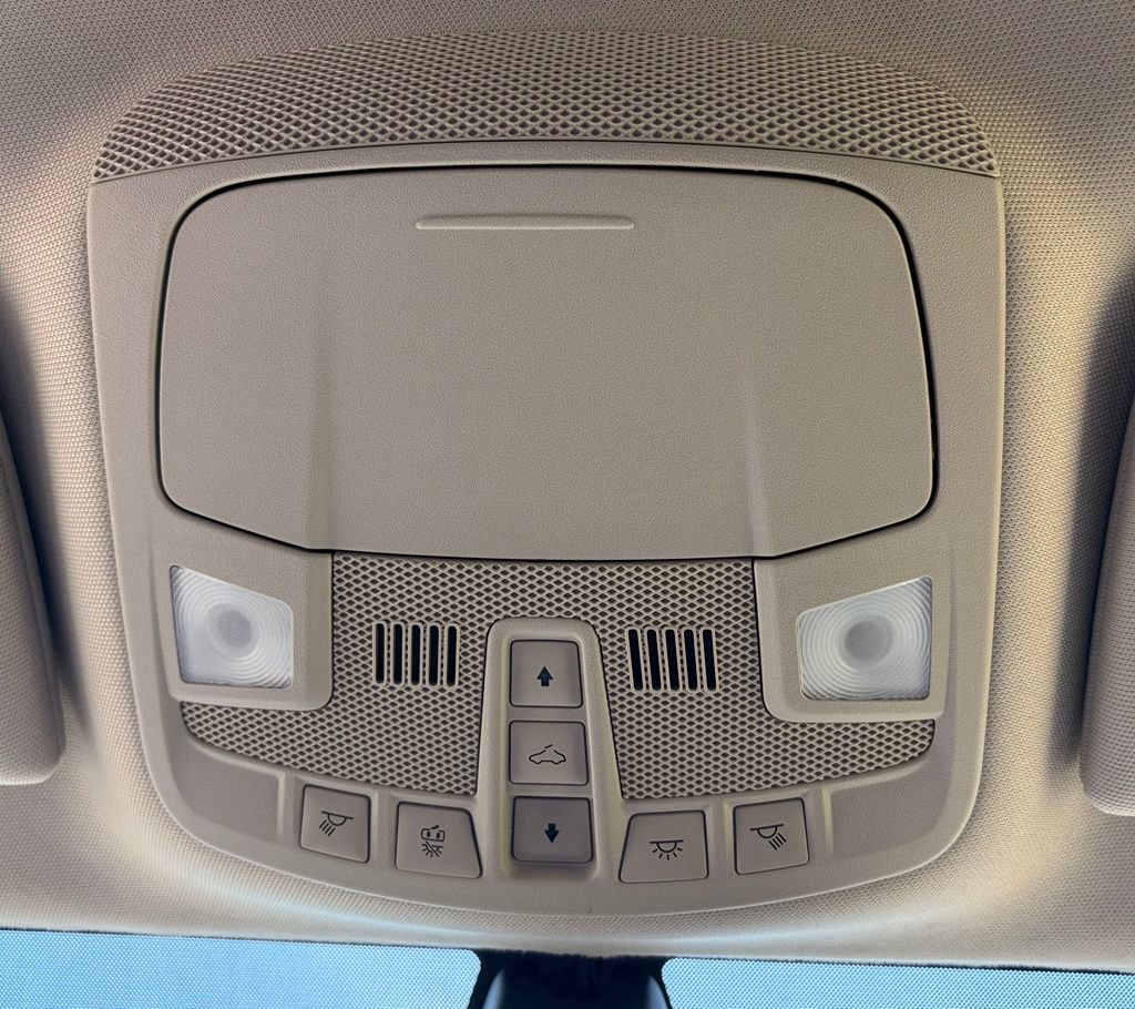Used 2020 Ford Fusion SE FWD image 24