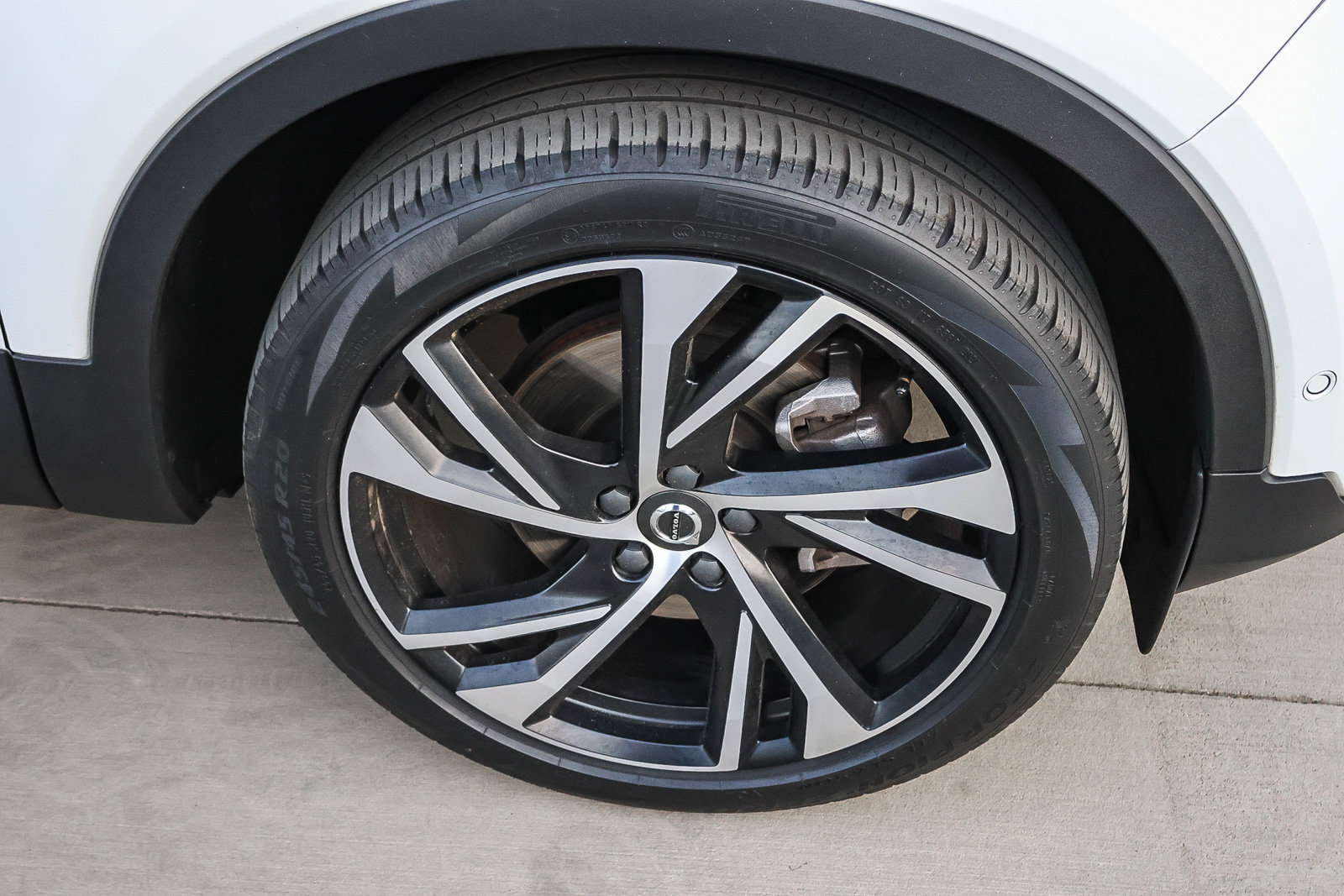 Used 2022 Volvo XC40 T4 R-Design w/ Advanced Package FWD image 15