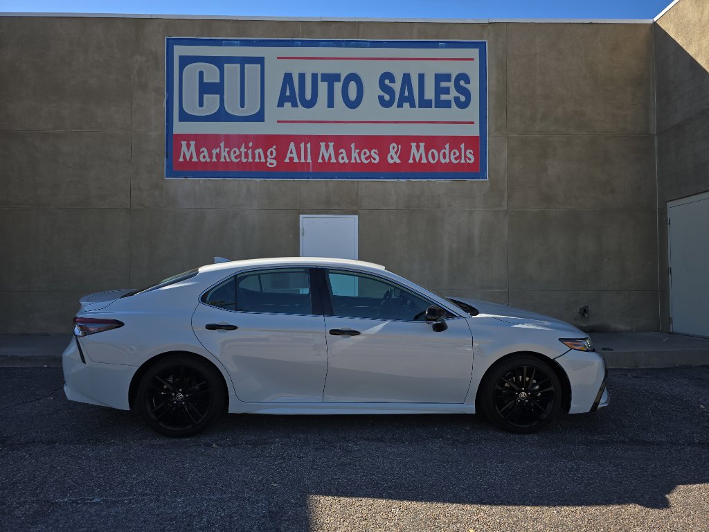Used 2023 Toyota Camry XSE image 7