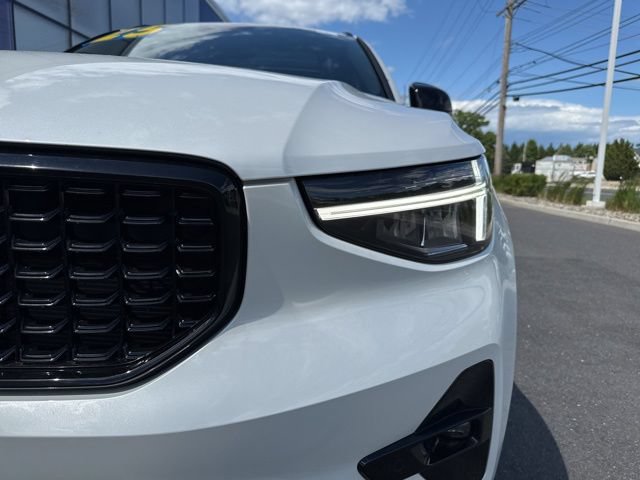 Certified 2025 Volvo XC40 B5 Plus AWD/4WD image 8