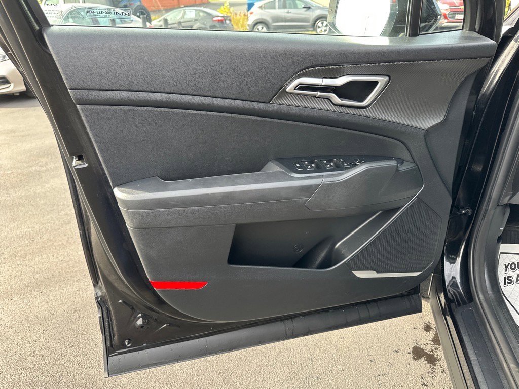 Used 2023 Kia Sportage LX image 14