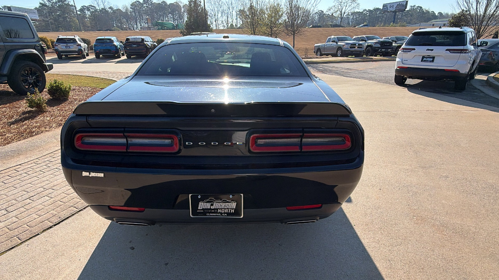 Used 2019 Dodge Challenger SXT image 9
