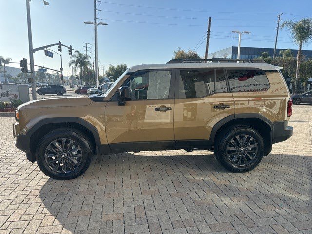 Used 2024 Toyota Land Cruiser image 2