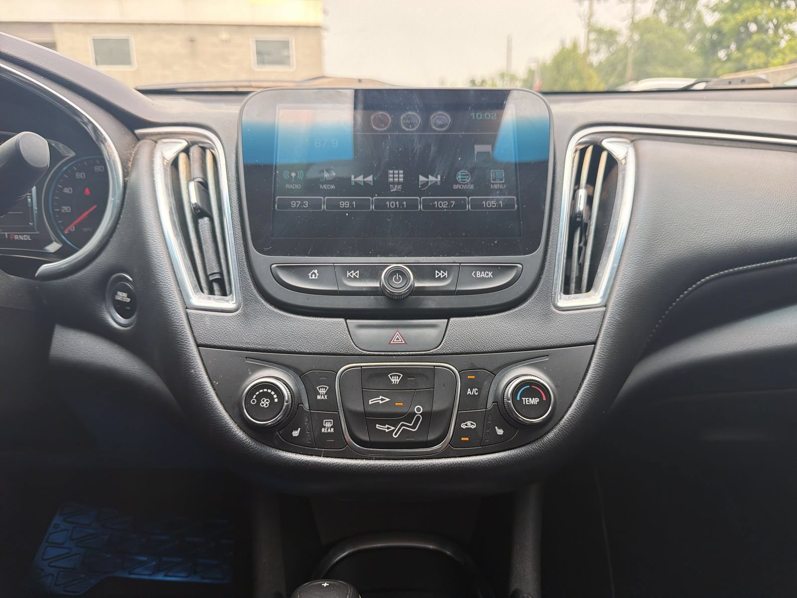 Used 2018 Chevrolet Malibu LT w/ Leather Package FWD image 28