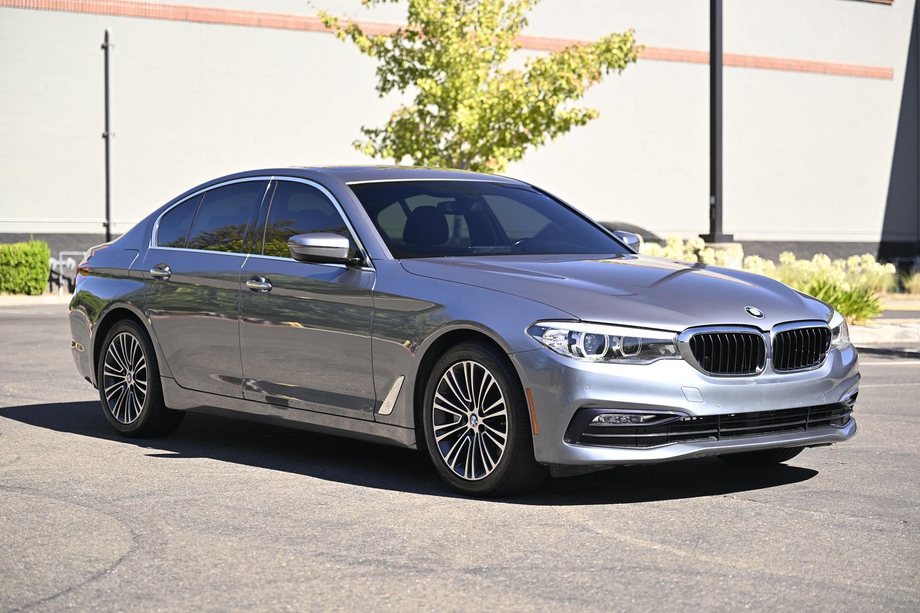 Used 2018 BMW 530i RWD image 1