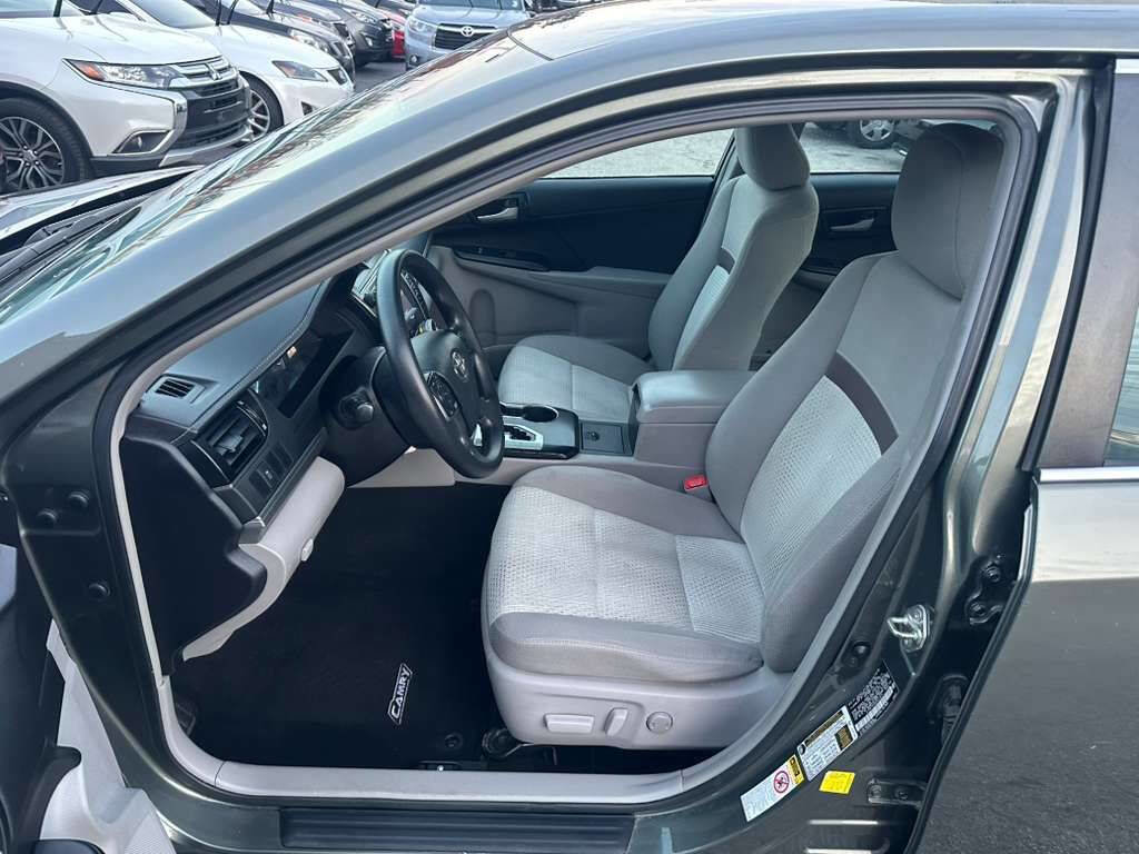 Used 2014 Toyota Camry L image 11