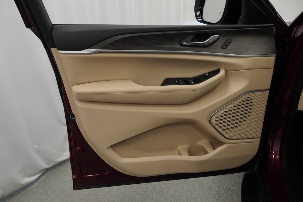 Certified 2025 Jeep Grand Cherokee L Limited w/ Luxury Tech Group II AWD/4WD image 44