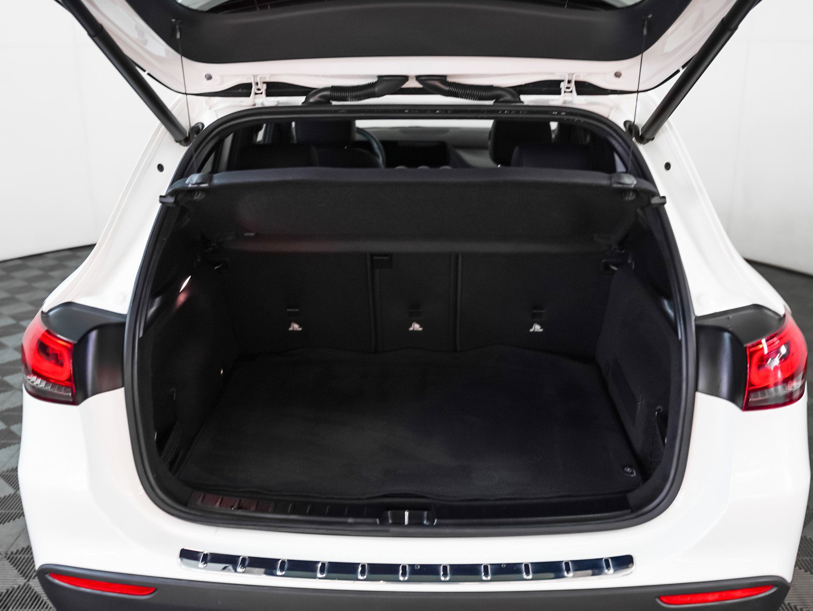 Certified 2023 Mercedes-Benz GLA 250 w/ Premium Package image 12