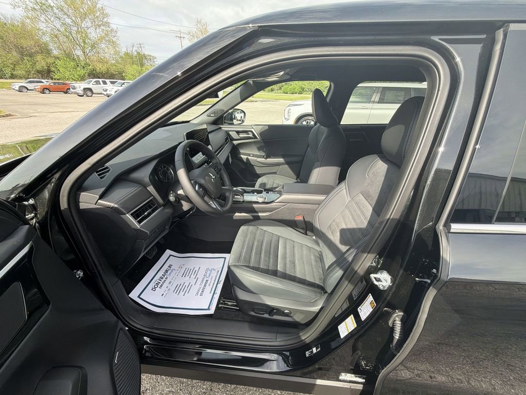 New 2026 Mitsubishi Outlander LE AWD/4WD image 11