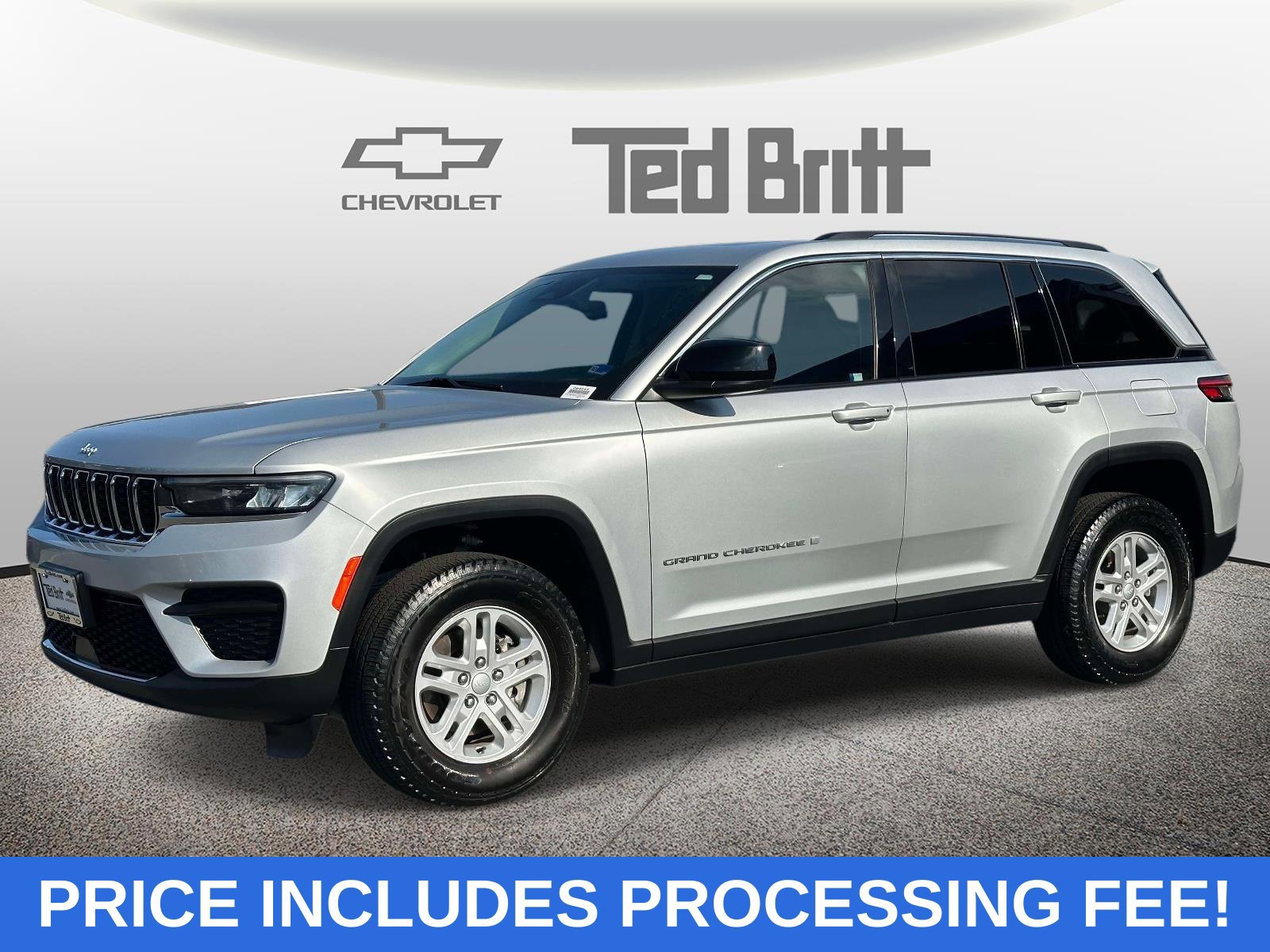 Used 2023 Jeep Grand Cherokee Laredo AWD/4WD image 1