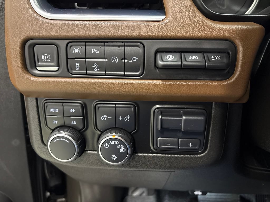 Used 2021 Chevrolet Suburban High Country w/ Premium Package AWD/4WD image 23
