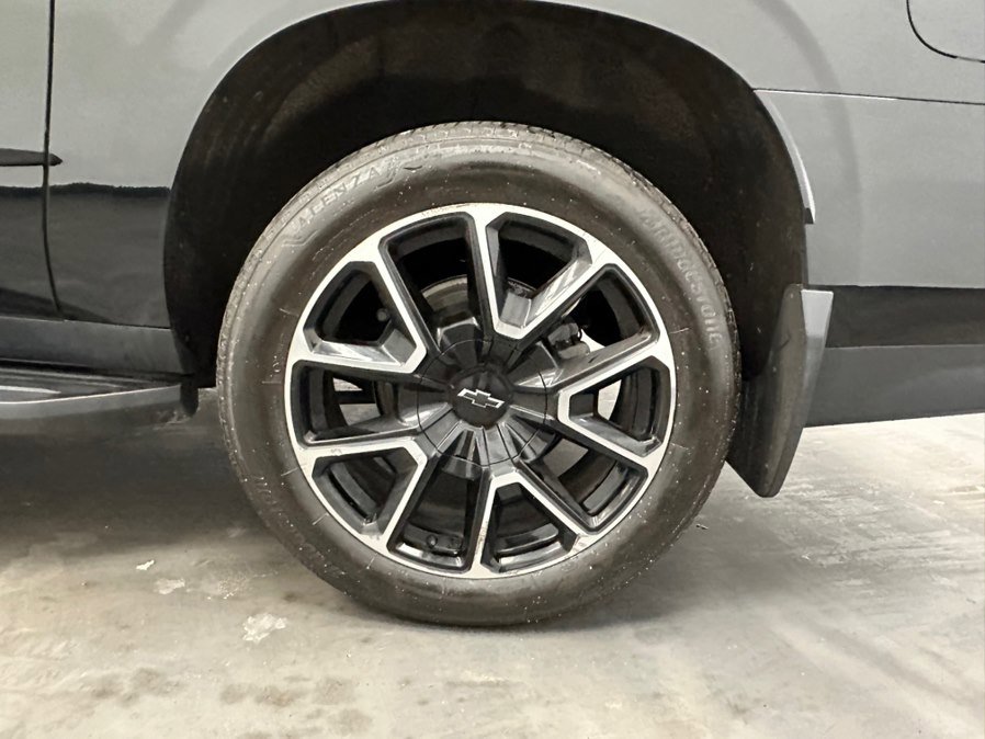 Used 2021 Chevrolet Suburban RST w/ Luxury Package image 18