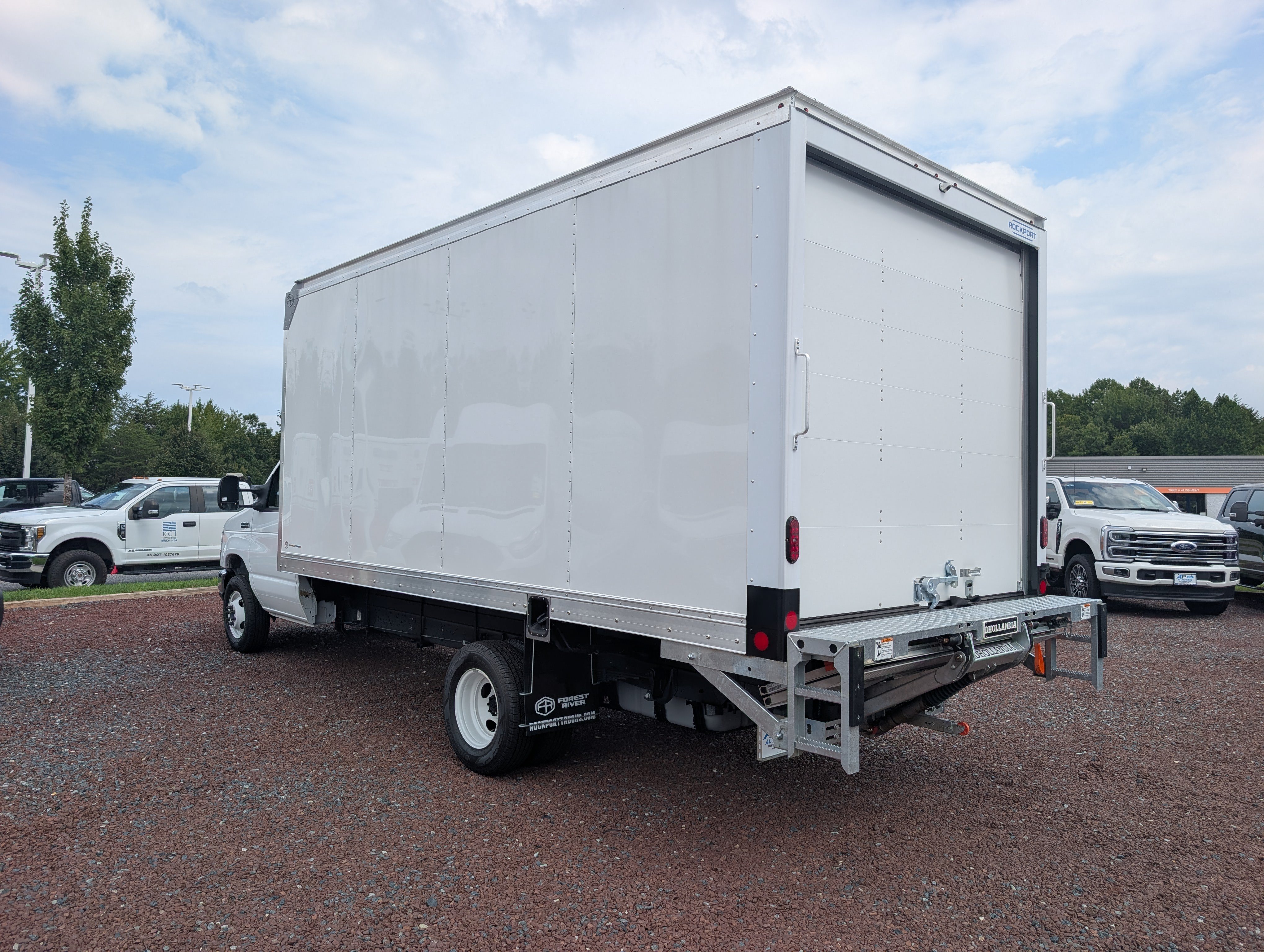 New 2027 Ford E-450 and Econoline 450 Super Duty w/ Power Equipment Group RWD image 3