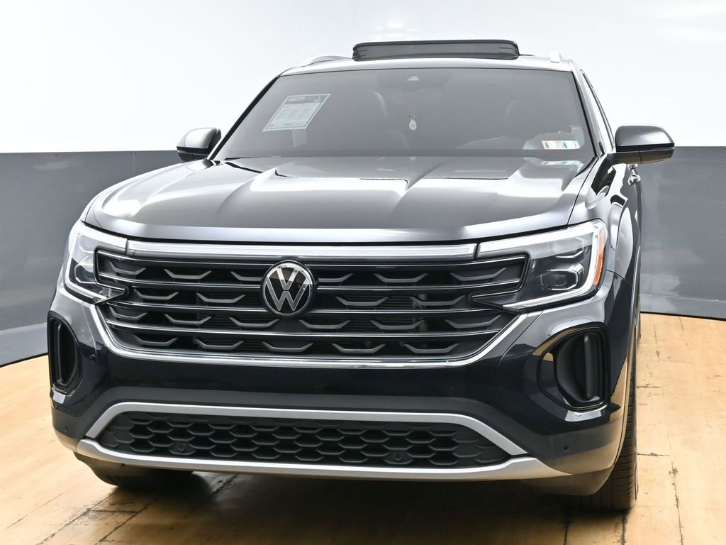 Used 2024 Volkswagen Atlas Cross Sport SE w/ Panoramic Sunroof Package FWD image 5