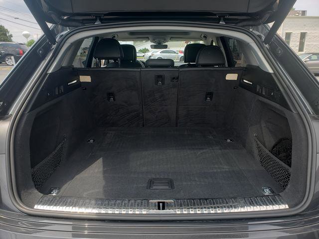 Used 2019 Audi e-tron Prestige w/ Prestige Package AWD/4WD image 7