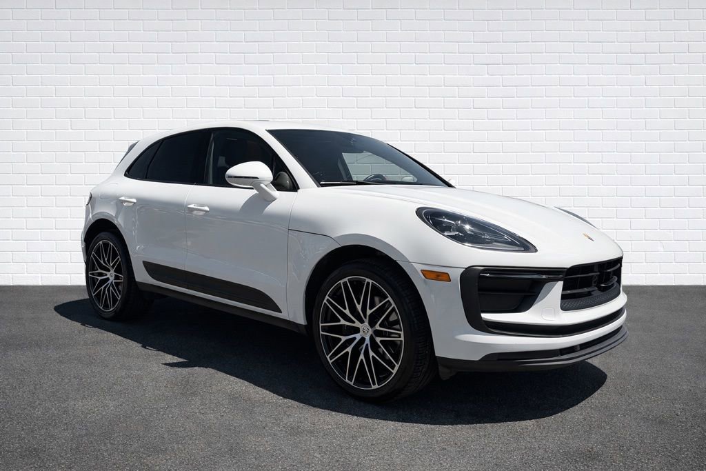 Used 2023 Porsche Macan AWD/4WD image 3