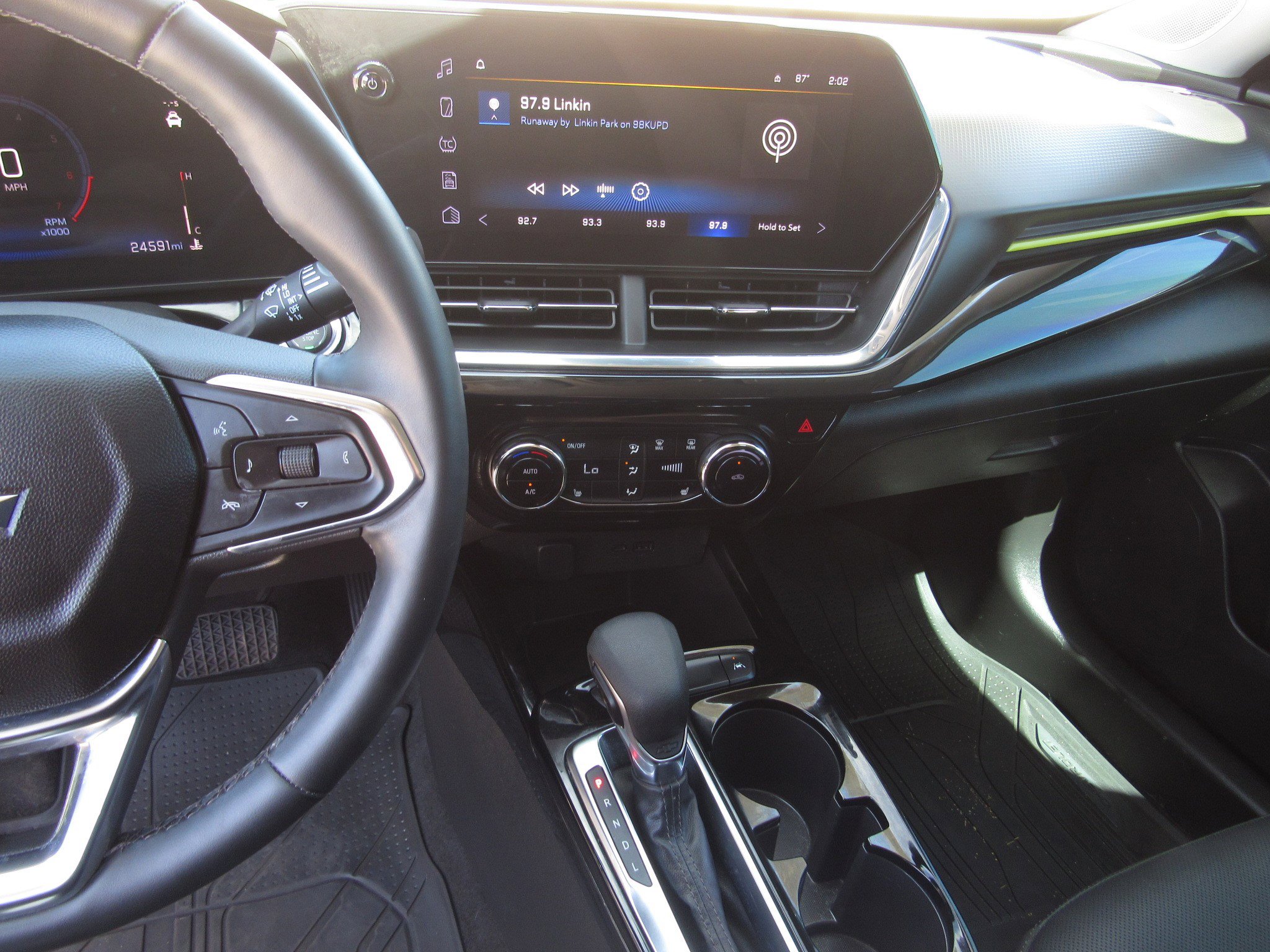 Used 2025 Chevrolet Trax ACTIV w/ Driver Confidence Package image 17